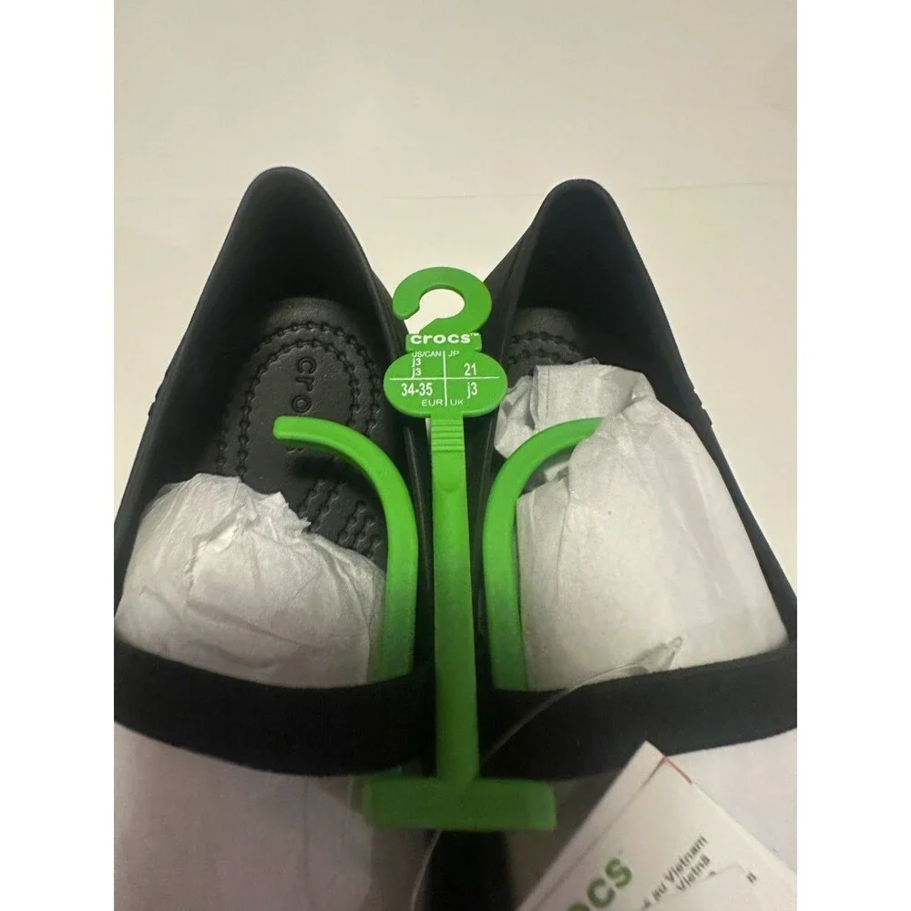 NWT Crocs Brooklyn Flat K In Black Size Junior 3
